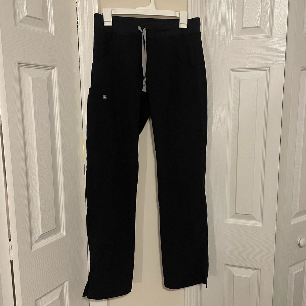Size small Figs black Kade cargo scrub pants